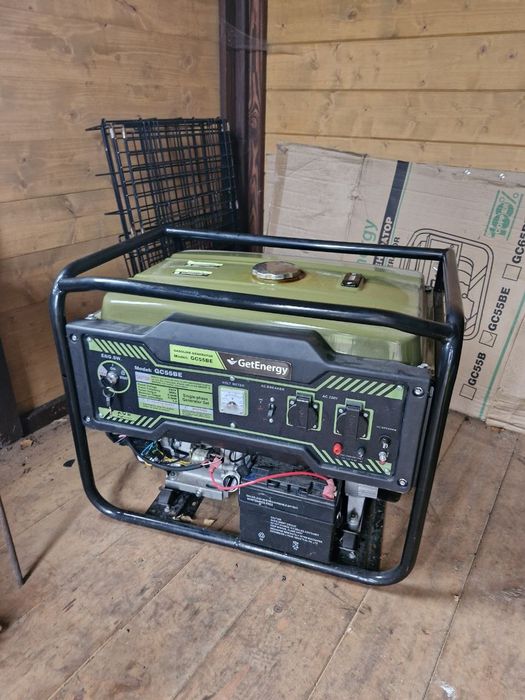 Бензиновий генератор