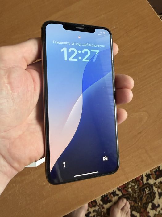 Продам Iphone XS max