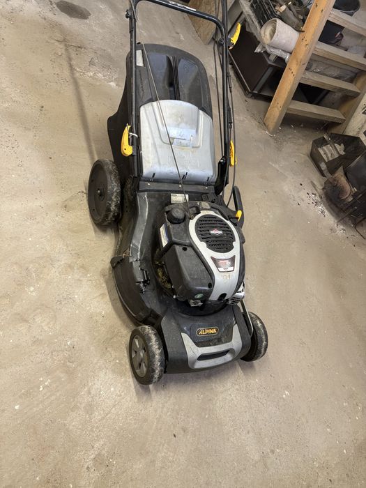 Kosiarka z silnikem brigss stration z napedem