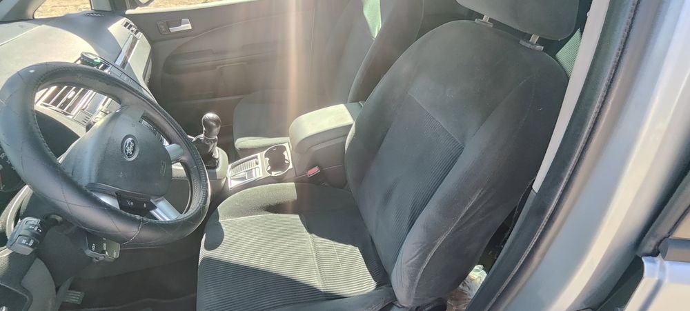 Ford c-max procura novo dono