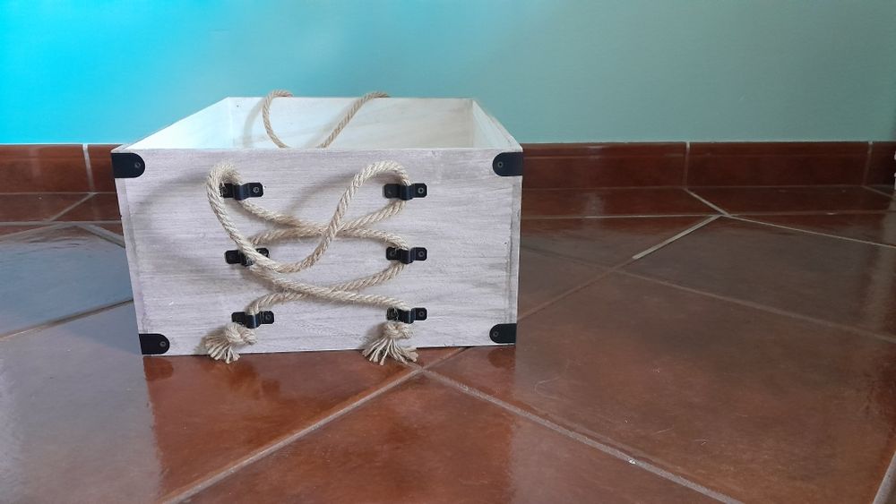 Decorative/organizational box with side ropes serving as handles64285405371138121
