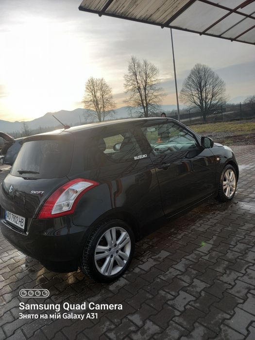 Машина Suzuki Swift 2014p