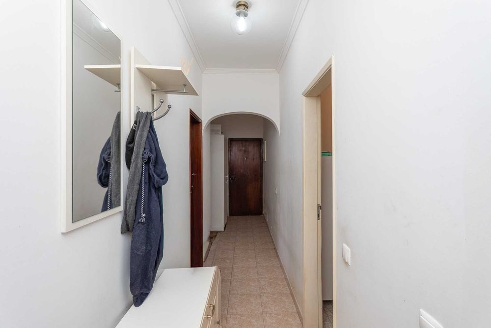 apartamento T2, em R/C, com 80m2 de ABP + 6m2 de área dependente (arrecadação) em Trajouce, São Domingos de Rana