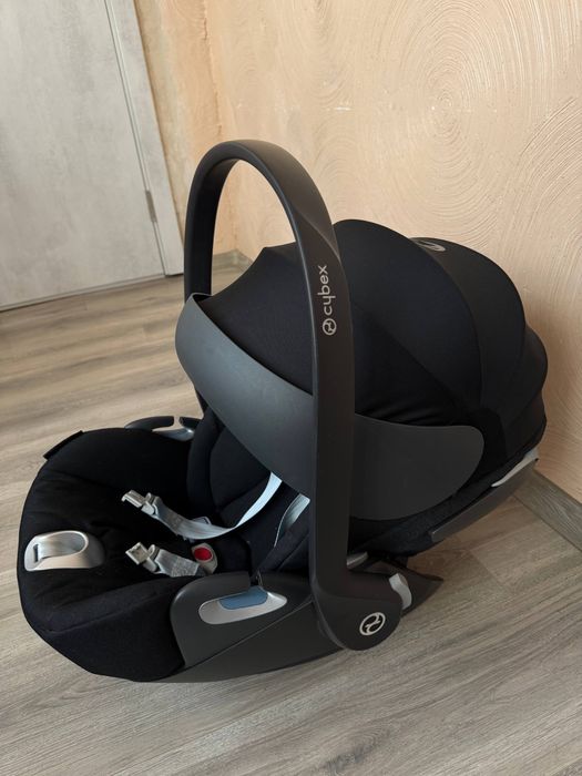Автокрісло Cybex Cloud Z i-Size (0-6 місяців) у відмінному стані