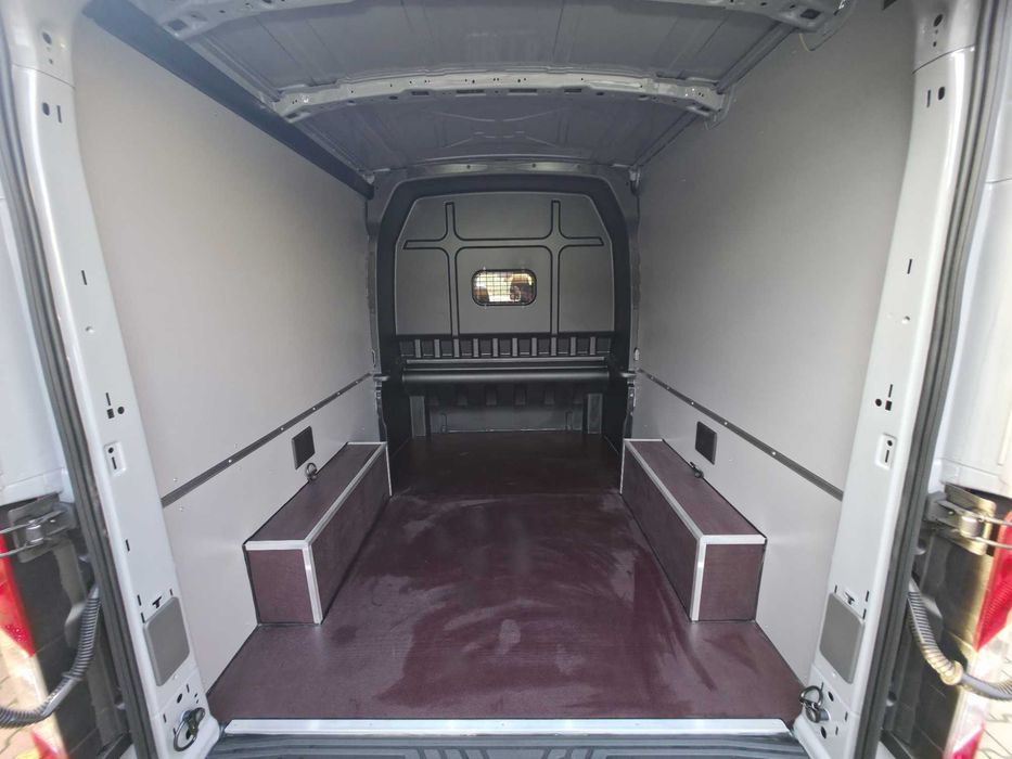 Zabudowa busa ze sklejki Ford Transit Courier Connect Custom Van