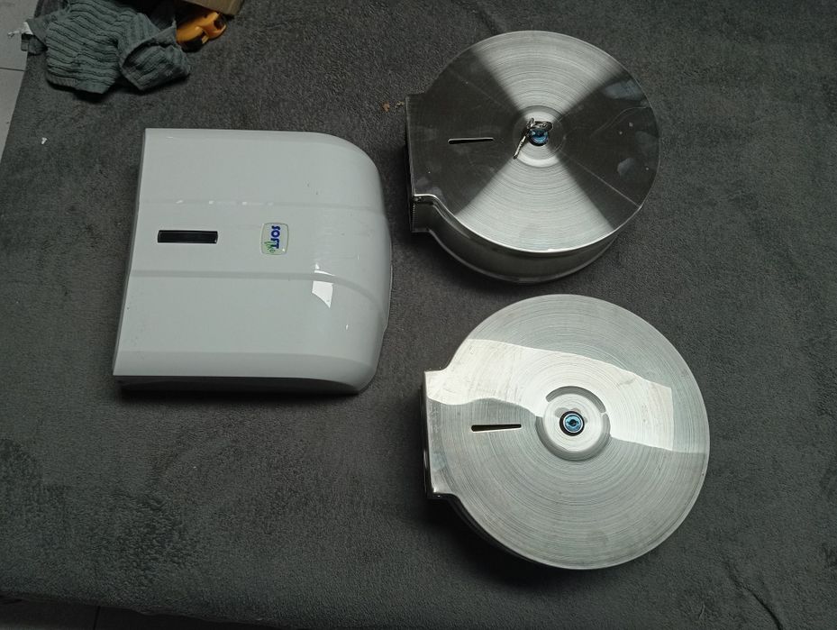 Distribuidor os suportes de papel higiénico e de mão