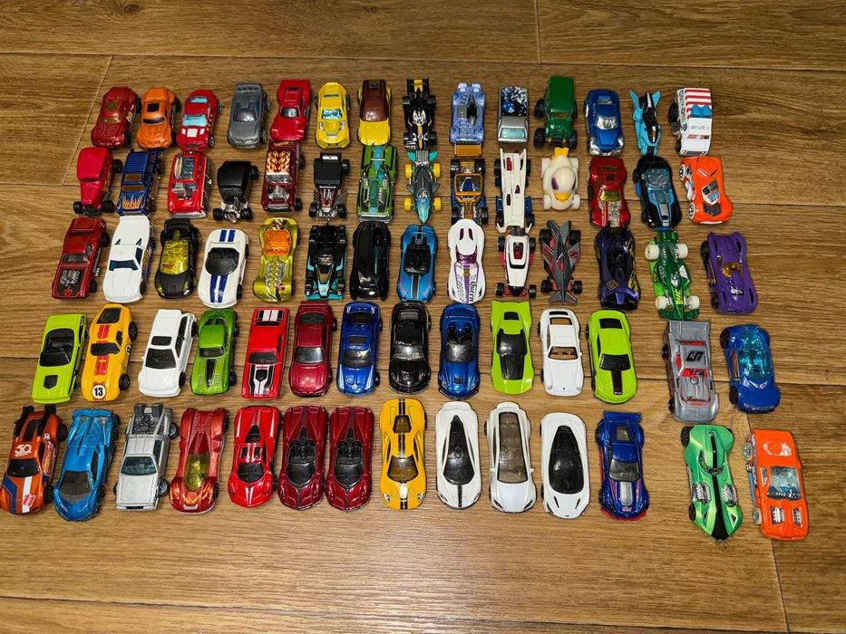 Набор Hot Wheels 70 машинок + кейс для хранения 48 + грузовой трак