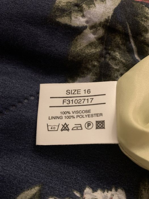 Sukienka letnia, codzienna lub wizytowa.