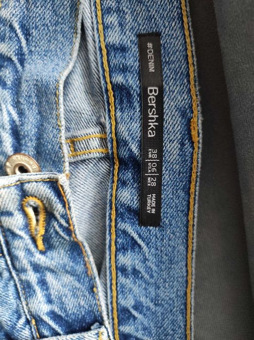 Slim Boyfriend Bershka 38 z dziurami