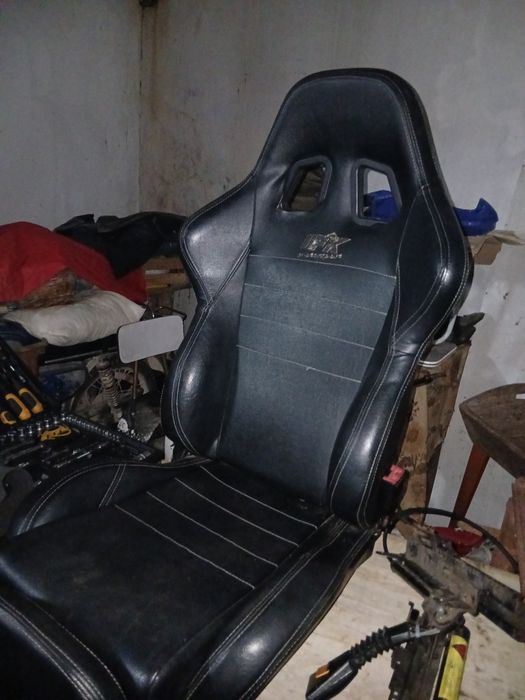 Backets de carro em bom estado