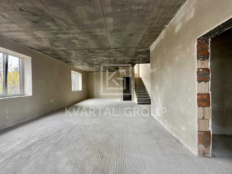 Продам просторий будинок на 12 сотках землі. Без комісії.