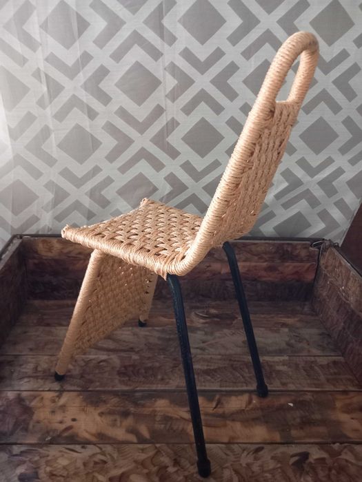 Peça de mobiliário artesanal, de origem alentejana