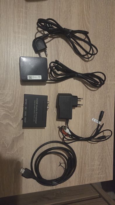 monitor głośniki adapter kable