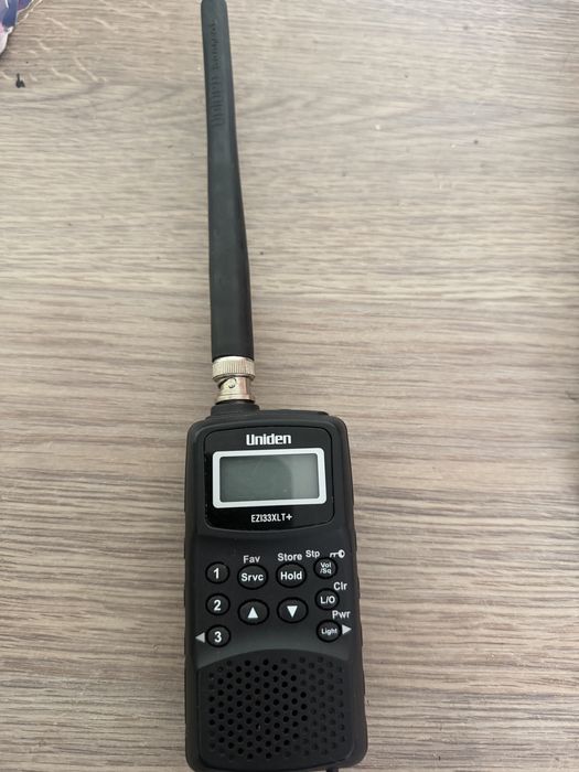 Uniden EZI33XLT - Airband radio scanner with a car adapter