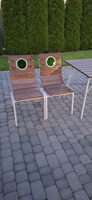 Stół ogrodowy z krzesłami