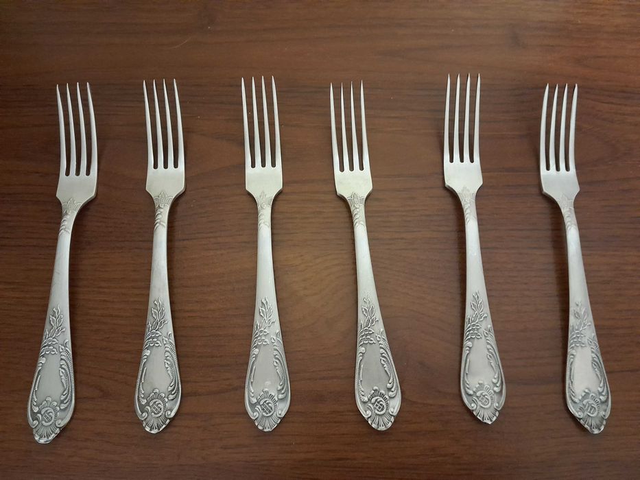 Набор мельхиоровых вилок (СССР) 6 штук
