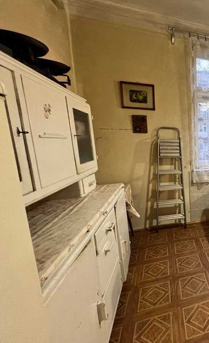 Старовинний креденс, сервант, буфет в стилі Ар-деко 1930-40-х років