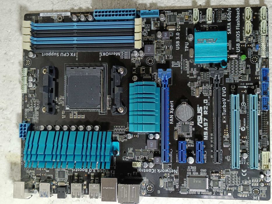 Материнська плата AMD ASUS M5A97 R2.0 sAM3+ під FX у ВІДМІННОМУ стані