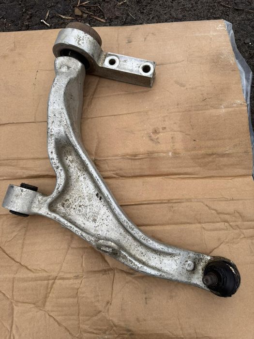 Важіль  передній нижній лівий