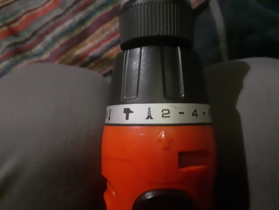 Berbequim Black e Decker COM MARTELO .adaptado a baterias Parkside.