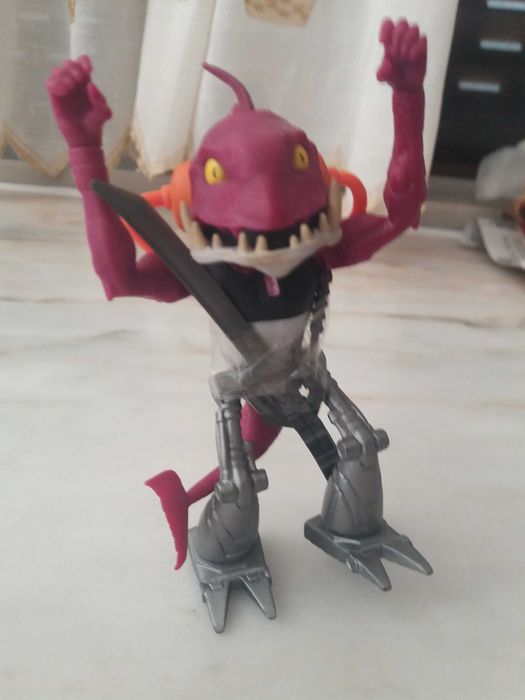 Conjunto de 3 figuras de Tartarugas Ninja.