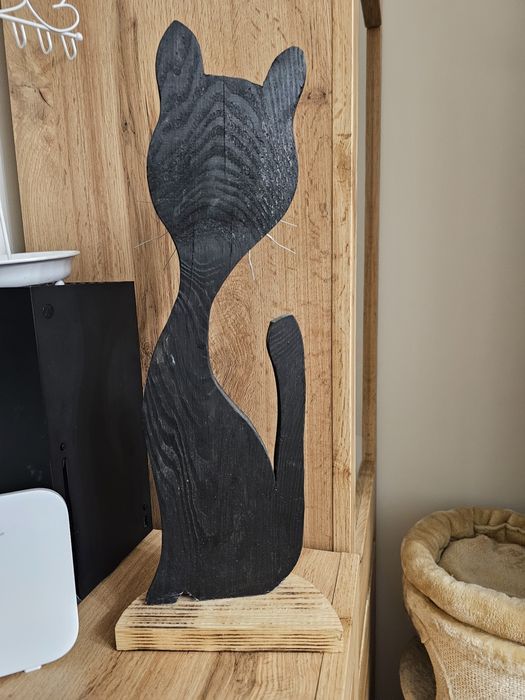 Drewniana figura kota