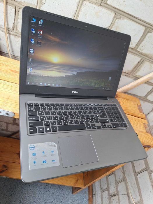 Ноутбук DELL Inspiron 5567. Екран 15,6'. Intel Core i3. Відеокарта AMD