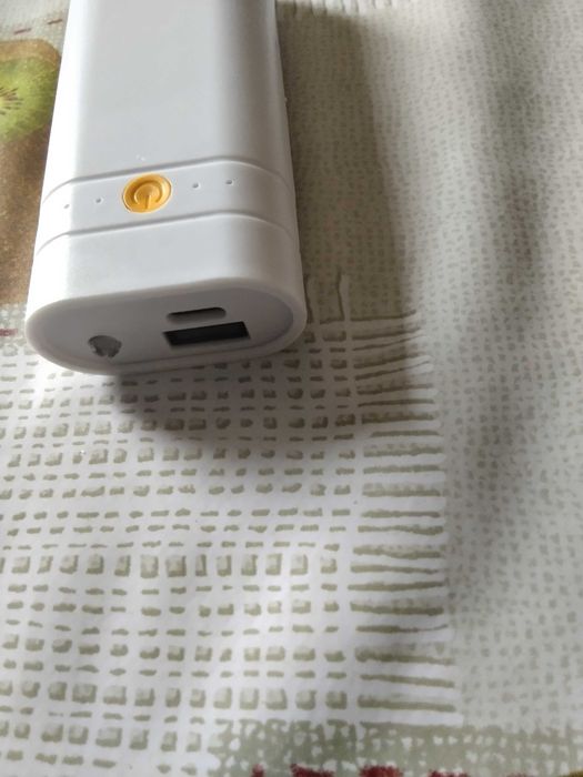 Power bank 4000 mAh z wymiennymi akumulatorami Li-Ion