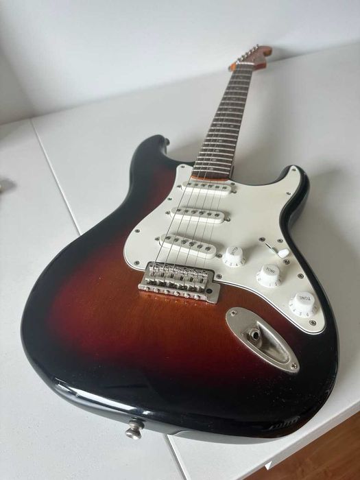 Guitarra elétrica Squier CV 60s Strat