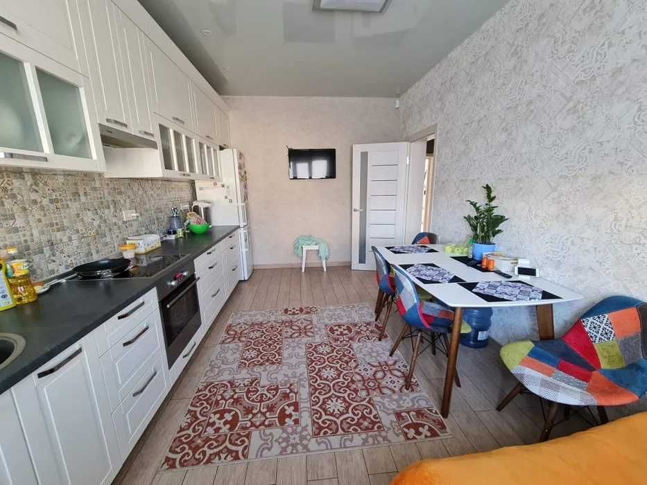 Продам 2х поверховий будинок,Рогань, 182м2 з євроремонтом(код 5325)