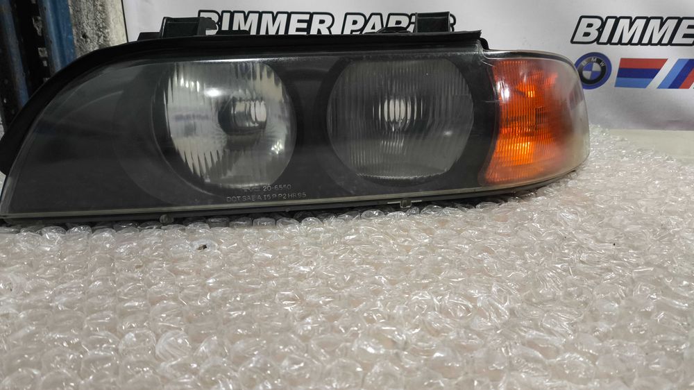 Farol BMW Serie 5 (E39) Esquerdo (Pisca Laranja)