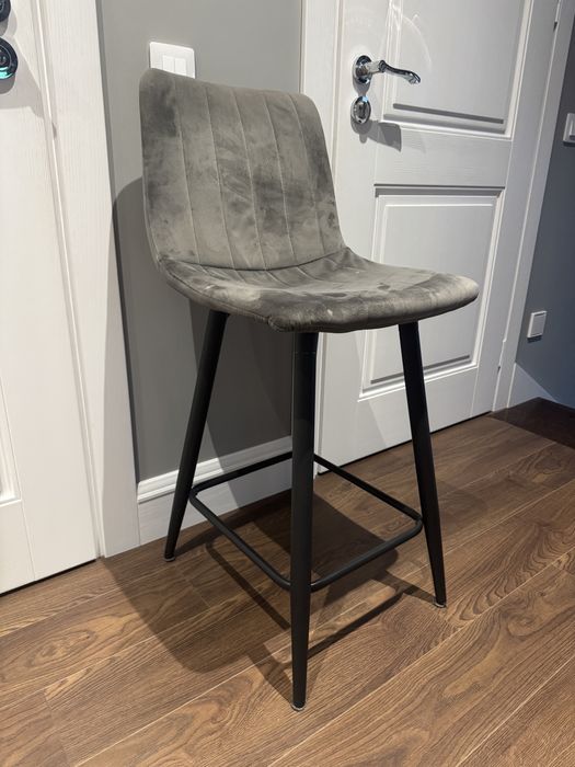 Стілець барний, стілець високий