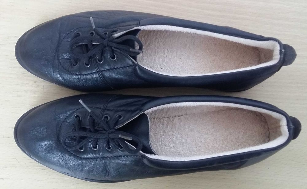 Buty baleriny wiązane czółenka skóra naturalna czarne SOFTIES 38