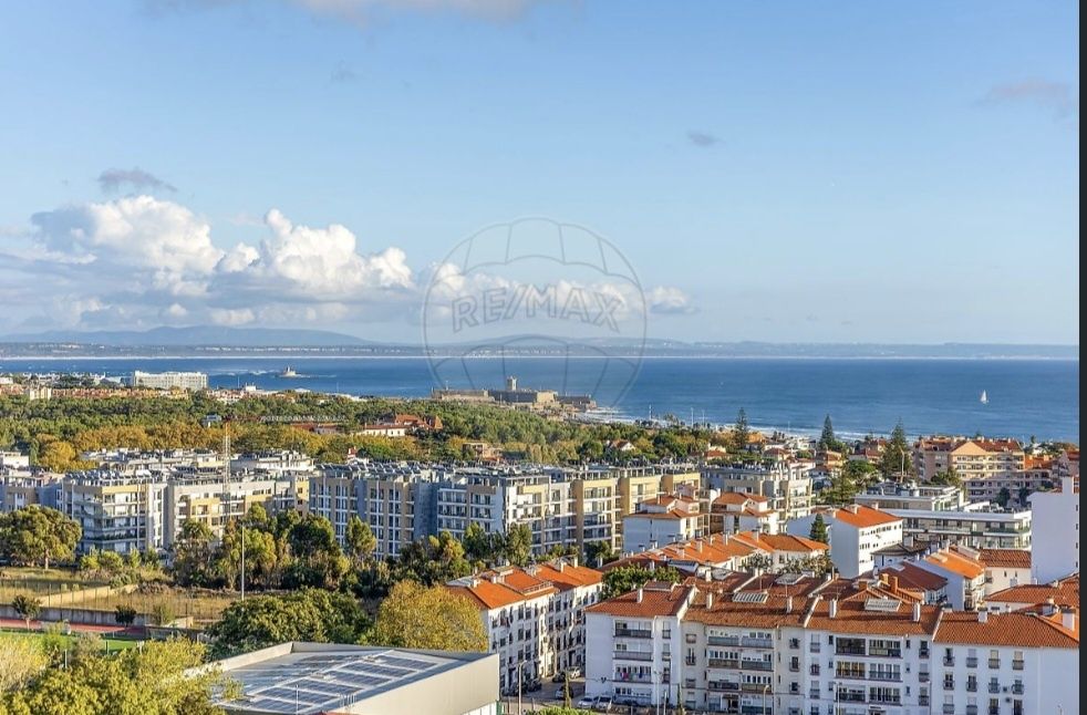 Apartamento T2 na Parede com vista para o Mar