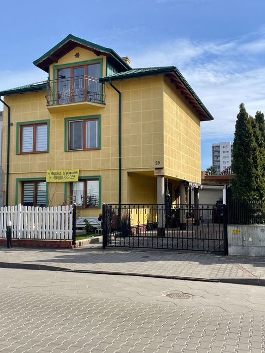 Dom na sprzedaz z dwoma osobnymi mieszkaniami lub dom wielopokoleniowy