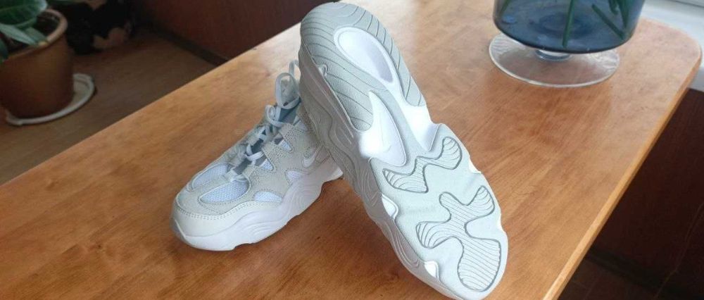 Оригінальн жіночіі Nike Tech Hera, 43р.