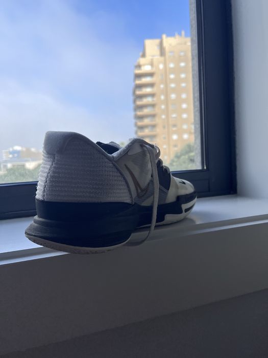 Nike Kyrie Low 5 (Euro 43) - Tamanho