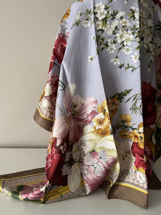 Lenço Valentino sem uso