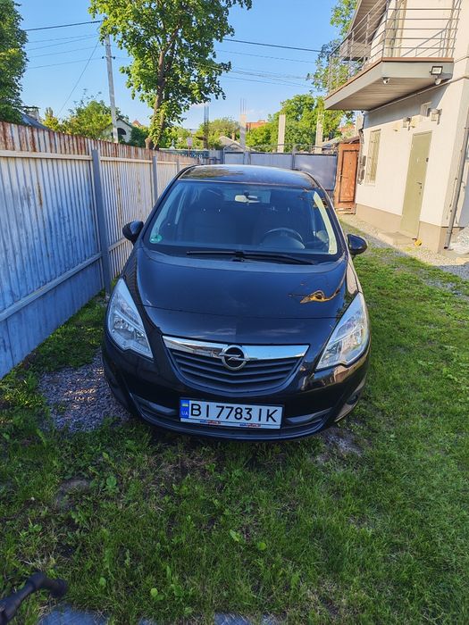 Opel meriva b , 1.4 turbo з Німеччини. 
Місто: 7.8 – 8.5 
Трасса: 4.8 – 5.5 л / 100 км
Змішаний: 6.0 – 6.5 л / 100 км