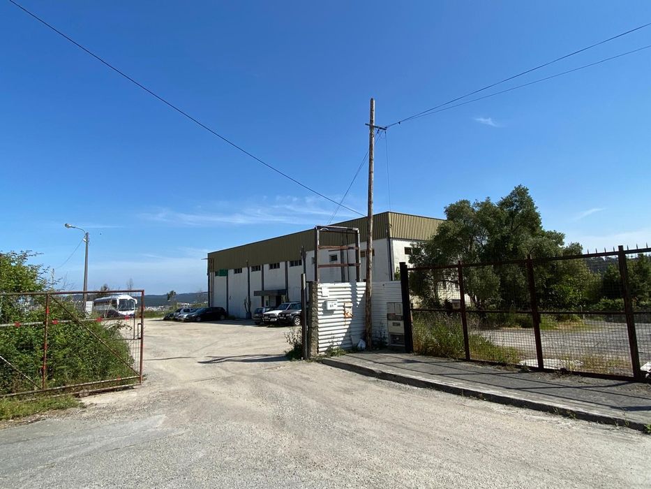 Armazém com terreno de 11925m2