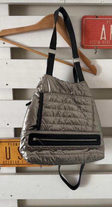 Mochila cinzenta da Misako