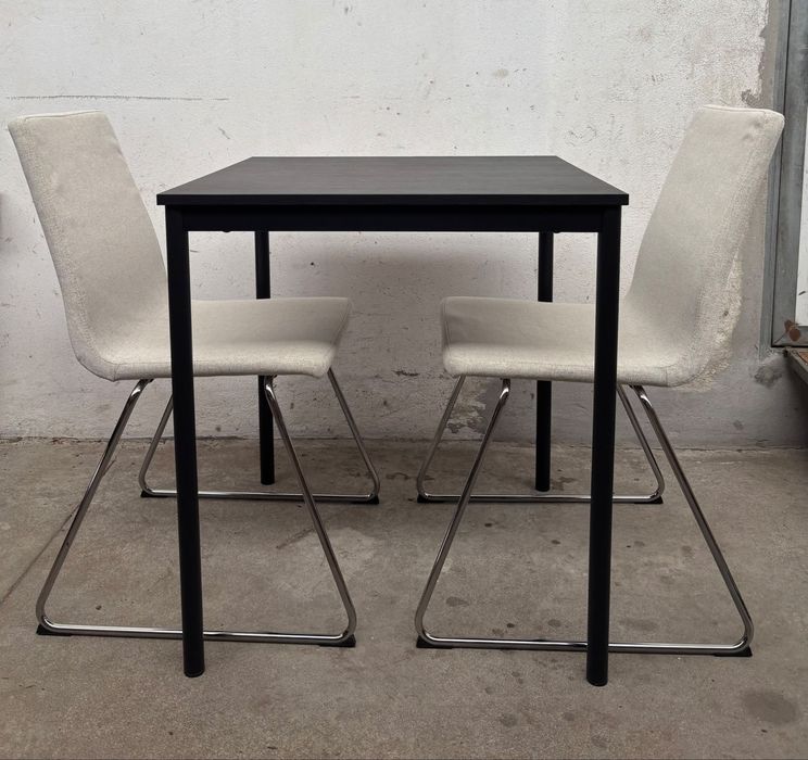 Conjunto de mesa + 2 cadeiras