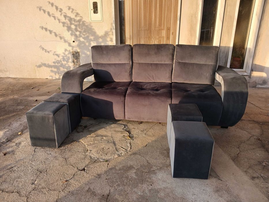 Sofá com 4 bancos