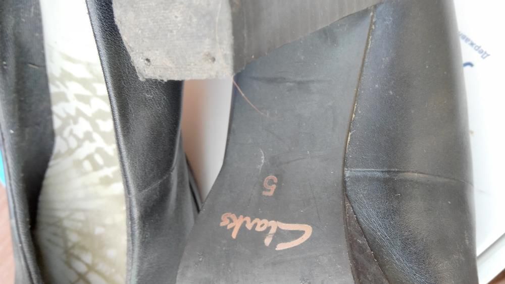 Кожанные черные туфли Clarks 38 39 размер чорні шкіра на каблуке