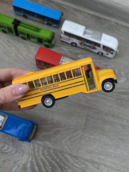 Металеві автобуси