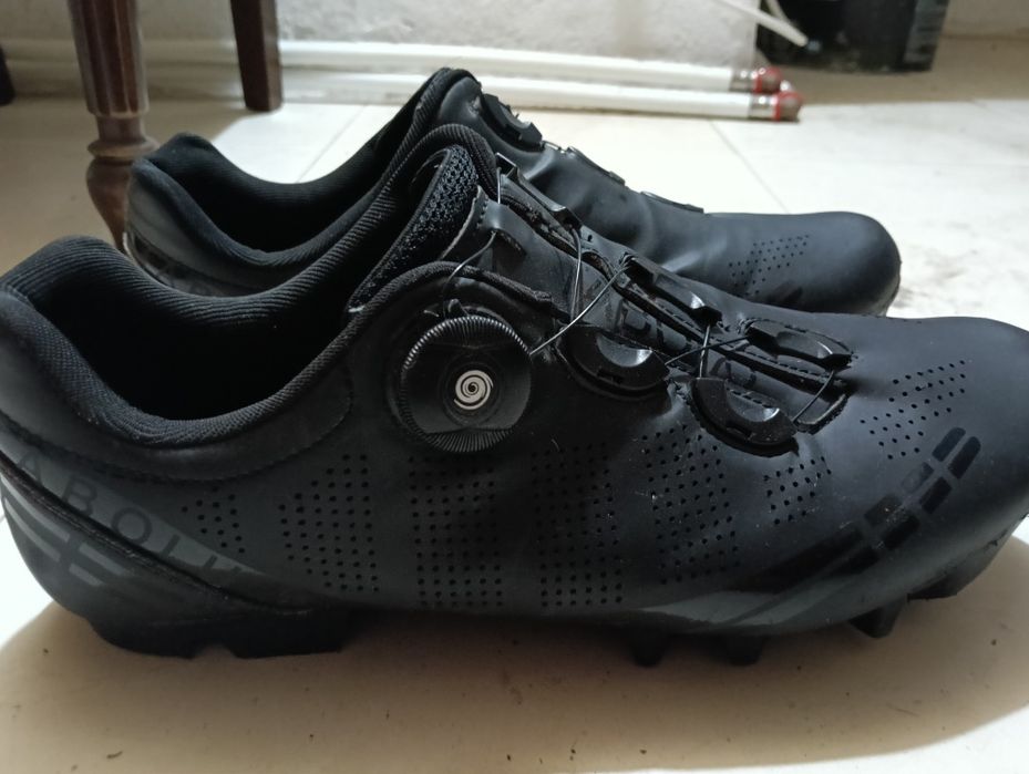 Sapatos de encaixe Btt