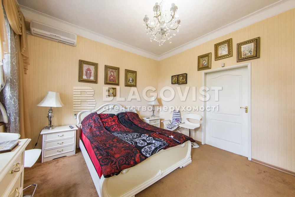 Кирилівська  109б Сталінка 3-кімнатна з ремонтом з видом на парк