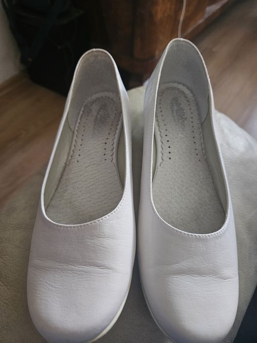 Buty białe skurzane 35