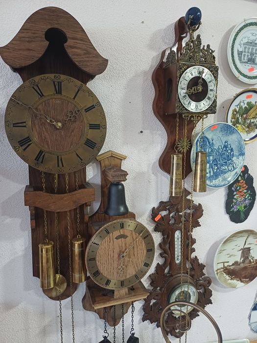 Годиник настінний у відмінному стані, привезений із Голандії