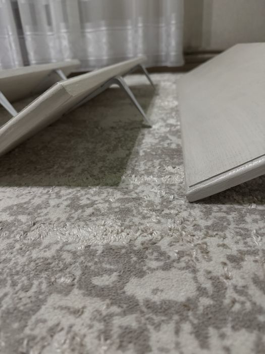 Деревʼяні настінні полиці